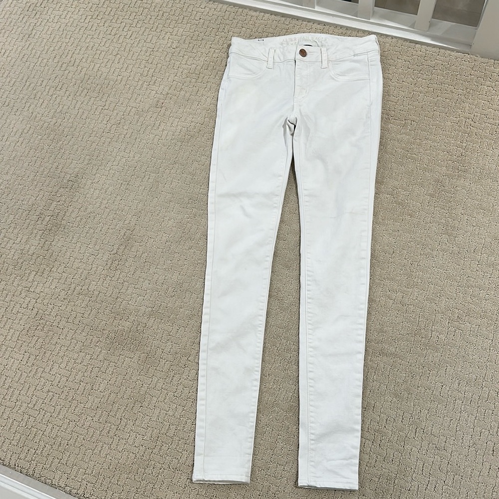 American Eagle super super stretch midrise white super long jeans